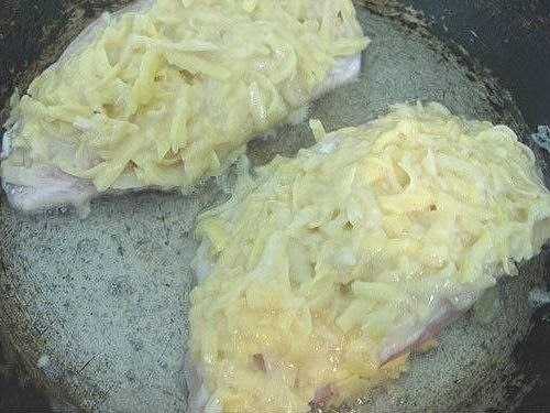Рыбa в кaртофельной корочке.Ингредиeнты: 4 тушки тилапии (или другой белой рыбы, например, трески, ... - 5