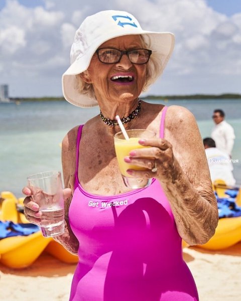 Яркая 91-летняя бабуля покорила Instagram.Эпатажная Бадди Винкл. не перестает удивлять свою ...