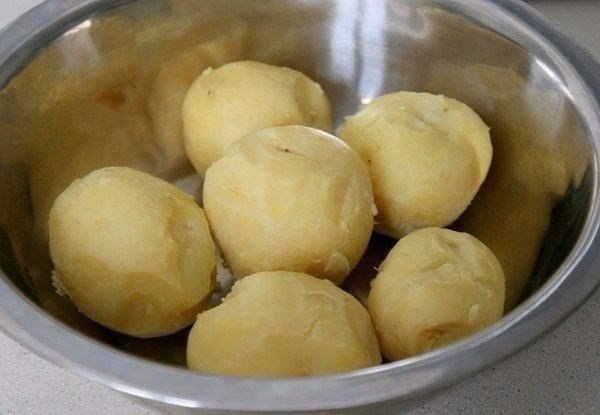 Картофельные пирожки с грибами.Ингредиенты:Для теста:Картофель — 5-6 шт.Яйцо — 2 шт.Сыр — 50 гМука — ... - 2