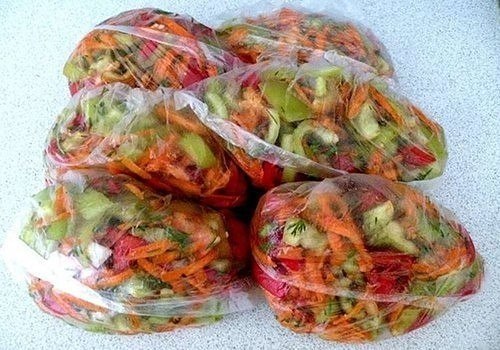 Заготовки на зиму для супов: заморозка. лук красный — 1,0 кг; морковь — 1,0 кг; перец болгарский ...