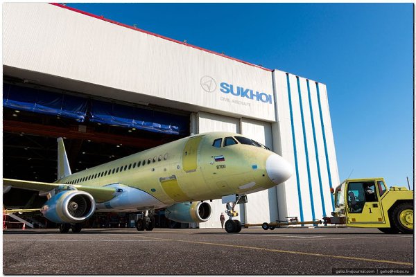 Sukhoi SuperJet 100.Немного правдиво…Итак, кто-то говорит, что это первый российский самолёт со ... - 3