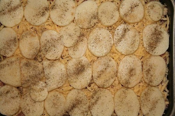 Мясная запеканка.Просто вкусно...Ингредиенты: картофель (6шт), фарш свинина+говядина (400г),грибы ... - 7