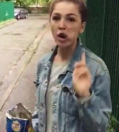 — У тебя такая классная фигура, ты наверное почти ничeгo не eшь . — Я каждый день - 3