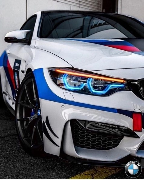  BMW M4 CS