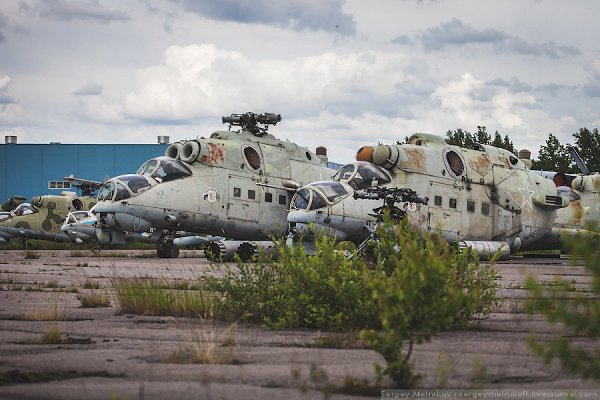 Кладбище военных вертолётов в Ленинградской области. Горелово . - 4
