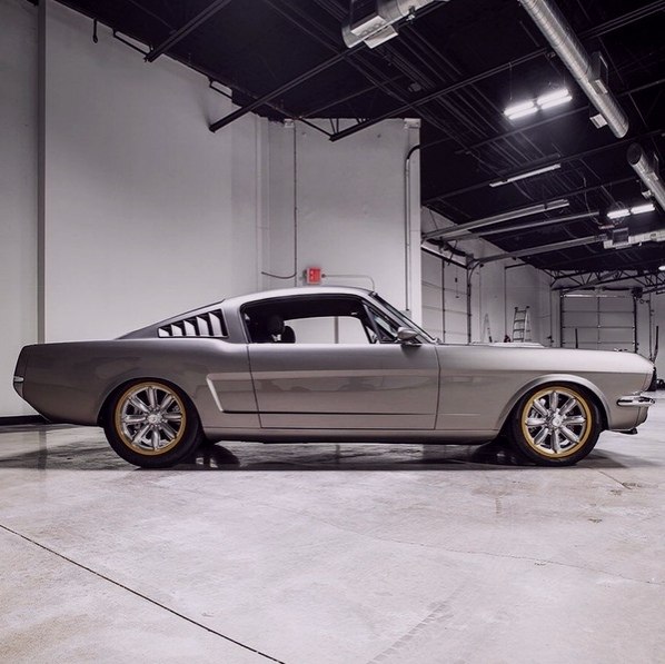 Smokin ats, 1966 Ford Mustang Custom Fastback - 4