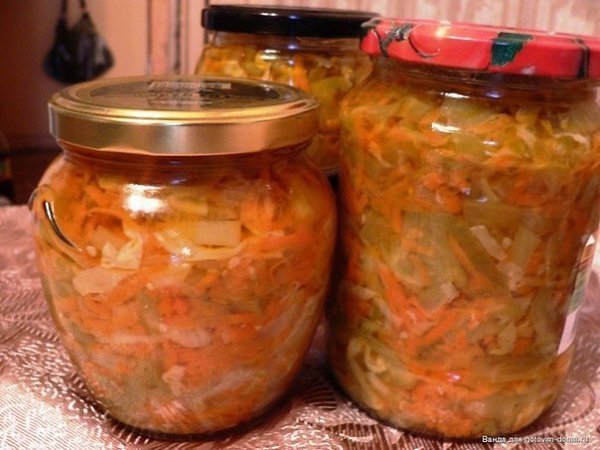 Салат “Кубинский”.2 кг зеленых помидоров,1,7 кг капусты,1,5 кг сладкого перца,500 г моркови,500 г ...