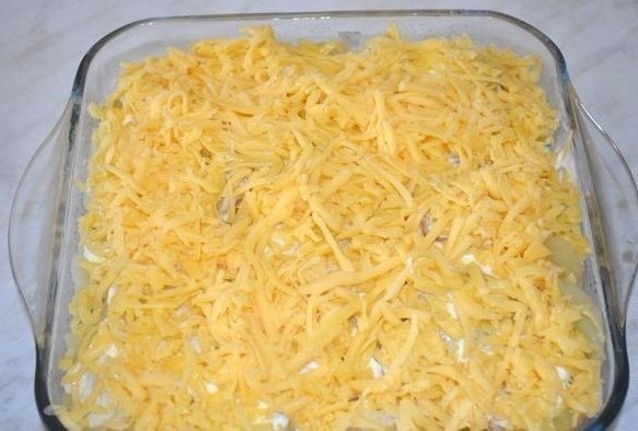 КАРТОФЕЛЬНАЯ ЗАПЕКАНКА СО СКУМБРИЕЙ .ИНГРЕДИЕНТЫ: 1 кг картофеля 600 г скумбрии (примерно 1 большая ... - 8