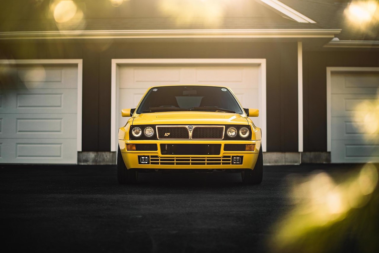 Lancia Delta sedan