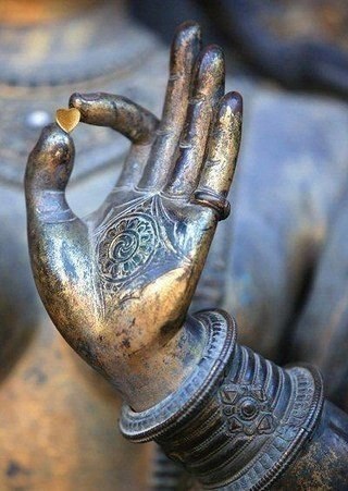 — Если бы ты мог дать лишь один совет людям, как бы он звучал? — Любите...