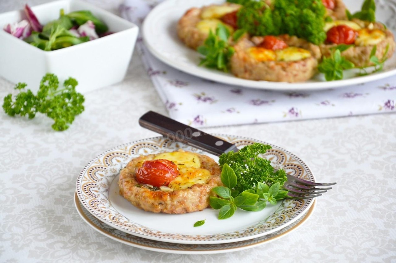 Вкуснейшие куриные гнезда.на 100грамм - 122.68 ккалБ/Ж/У - 17.32/4.81/1.12Ингредиенты:- Куриное филе ...