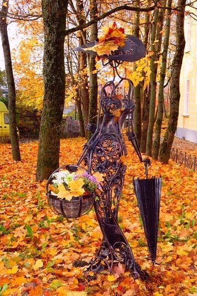 Укуталась природа.В бордово-жёлтый плед…Вне конкурса и моды…Её прекрасней нет…И я иду с улыбкойПо ... - 4