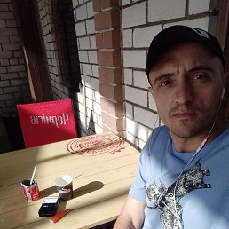 Олег, 41, Малин