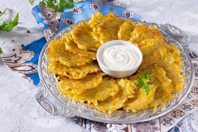 Скандинавские картофельные оладьи.Аппетитные оладьи из картофельного пюре с сушеным укропом в ...