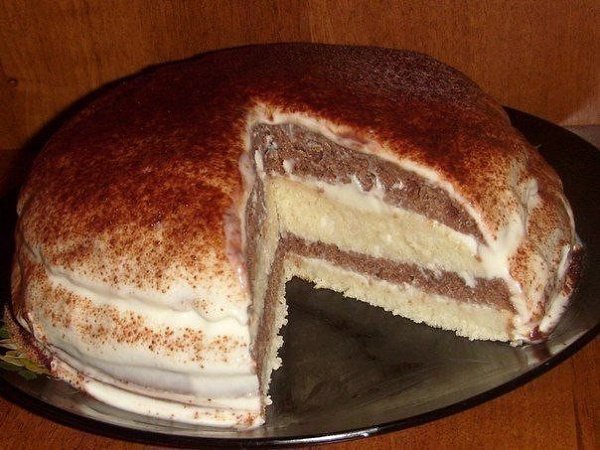 Тортик на кефире.Ингредиенты:Тесто:3 яйца,1 стакан кефира,1 стакан сах.песка,0.5 ч.л. ...