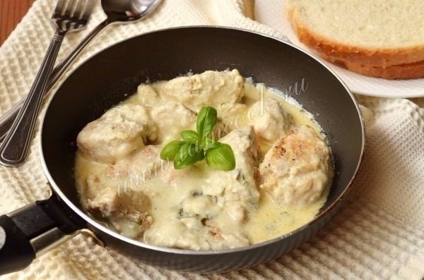 Куриные грудки в сливочном соусе .Ингредиенты: Куриная грудка - 1 шт. (700 грамм) Сливки (20%) - 150 ...