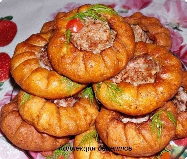 Беляши с мясом.Ингредиенты:Для теста:500 мл молока;30 г свежих дрожжей;1 кг муки;1 ст. л. сахара;1 ...