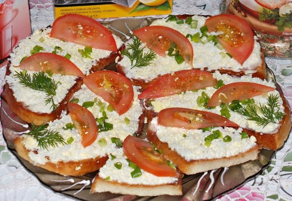Гренки с чесноком и яйцом