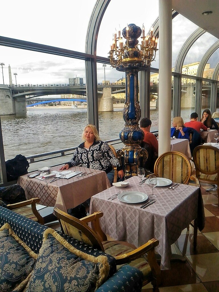 Прогулка на теплоходе river palace. Ривер Палас теплоход. Корабль Ривер Палас Москва. Ресторан теплоход Ривер Палас. Ривер Палас теплоход Москва.