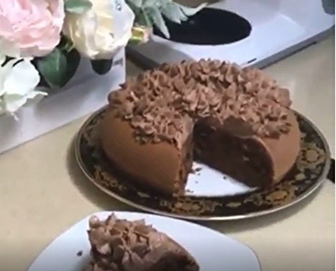 Шоколадный кекс.Ингредиенты : Яйца-4 шт Сахар -150 г Масло сливочное -150 г Мука -110 г Шоколад ...