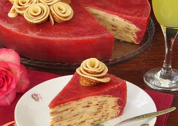 Блинный торт с клубничным желе.Красивый, очень вкусный и ароматный! Нежнейшие блинчики, промазанные ...