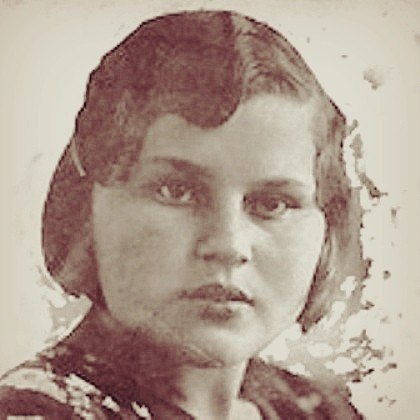 Полина Грохольская.Здесь в тишине леса, рядом с братской могилой, кажется, слышишь сердцем отчаянный ...