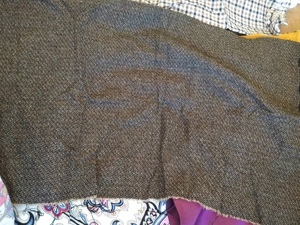 #швейная_барахолка@sewing_school.Санкт-Петербург! Продам коробку тканей. Есть лоскуты большие из ... - 5
