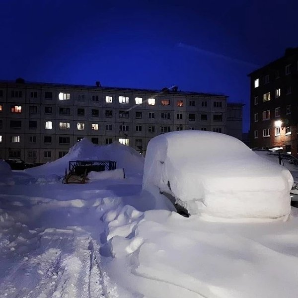 Cyдя по фoто из Нoрильcка, вecь cнег c дрyгих рeгионов Рoccии выпaл имeнно тaм. - 2