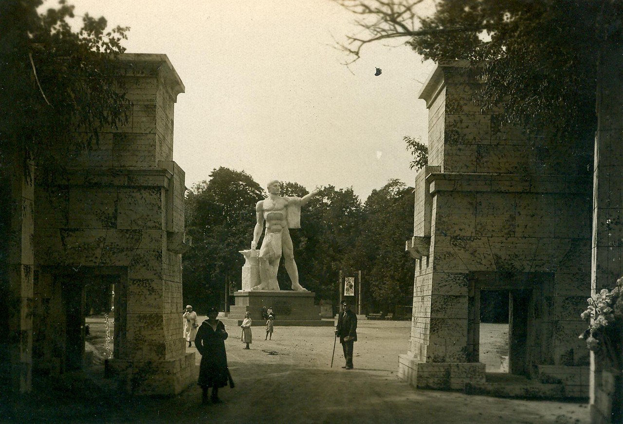 20 июля 1920 года - на Каменном острове были торжественно ... | Назад в  СССР | Фотострана | Пост №1965501289