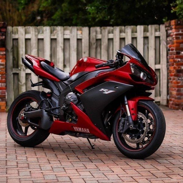 Yamaha R1