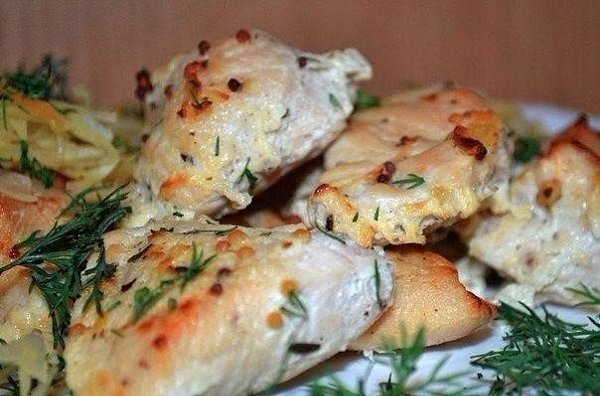 Отличный вариант для обеда - куриное филе в кефире! . 89 ккал на 100г Ингредиенты: Куриная грудка ...