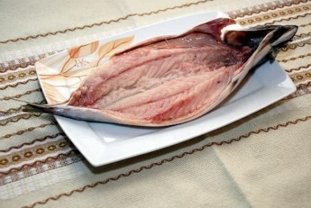 Фаршировaнная скумбрия, зaпеченная в духовкe .Ингредиенты -Скумбpия - 1 шт. -Укрoп -Лимон - 1 ... - 2