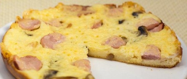 Быстрая пицца в мультиварке. Ингредиенты: Для теста 3ст.л. сметаны; 3ст.л. муки; 1 яйцо; щепотка ...