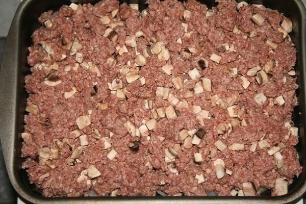 Мясная запеканка.Просто вкусно...Ингредиенты: картофель (6шт), фарш свинина+говядина (400г),грибы ... - 5