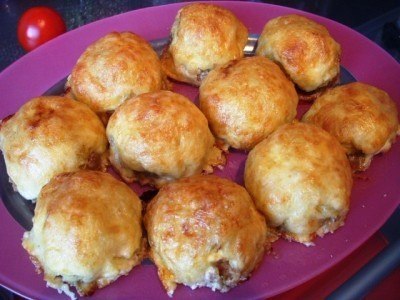 Стожки Очень вкусное и сытное блюдо! Ингредиенты: - 1 кг любого фарша Начинка: - 2 луковицы - 4 ...