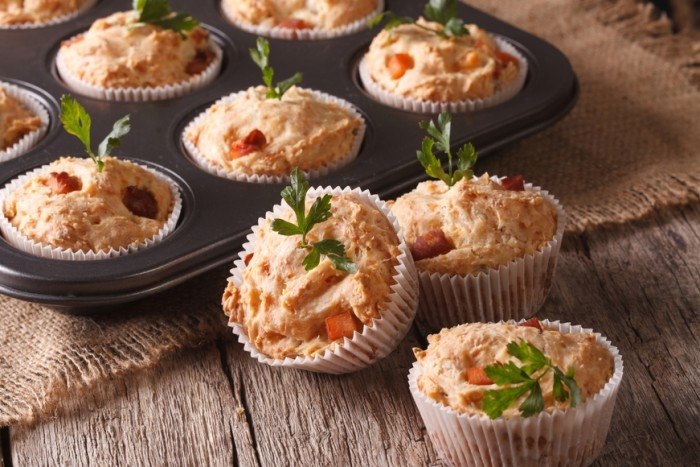 Куриные кексы.КБЖУ в 1 порции: 187/25,9/6,7/3,8На 6 порций:куриное филе 600 граммкабачок 300 ...