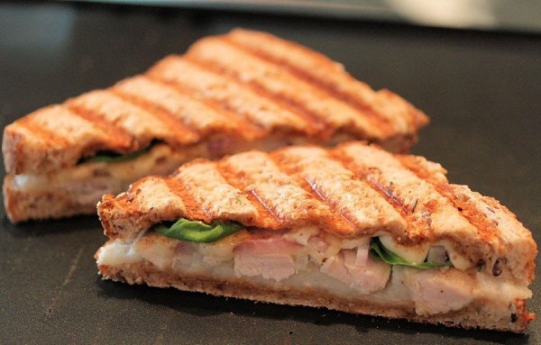10 самых вкусных блюд итальянской кухни.1. Брускетта (итал. bruschetta) – традиционное ... - 3