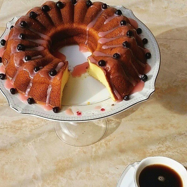 Творожный кекс.Ингредиенты: Яйца куриные — 5 шт. Сахар — 150 г + ванилин — 5 гМасло слив. — 100 ...