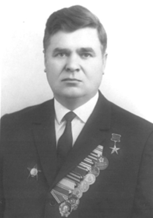 Василий Фёдорович Карташёв, (9 февраля 1922 — 30 мая 2001) — Герой Социалистического Труда, слесарь ...