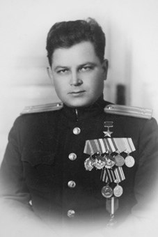 Курзенков Сергей Георгиевич.Заместитель командира 78-го истребительного авиационного полка ВВС ВМФ ...
