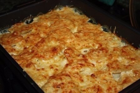 Картошка в сметане.Нам понадобится: картофель сметана сыр специи для картофеля Количество ...