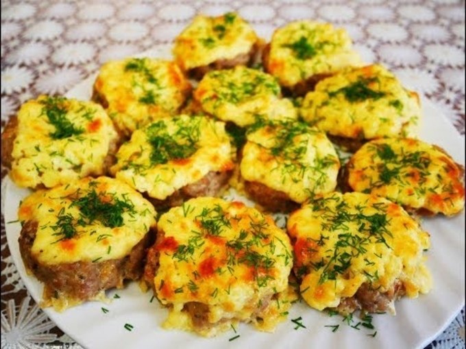 Вкуснейшие куриные гнезда.на 100грамм - 122.68 ккалБ/Ж/У - 17.32/4.81/1.12Ингредиенты:- Куриное филе ...