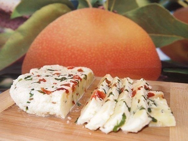 ТОР - 14 Подборка вкусных домашних сыров! 1.Домашняя моцарелла. Ингредиенты: На 2 порции: 1 л молока ...
