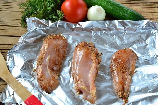 Домашняя шаурма с курицей.Ингредиенты:Куриная грудка — 300 гСоевый соус — 2 ст. л.Чеснок — 2 ... - 2