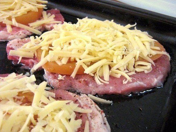 Мясо по-купечески (с грибами).Ингредиенты:В данном случае использовалось: -Свинина (карбонат) - 4 ... - 4