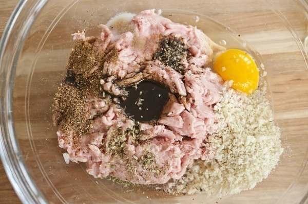 Шведские фрикадельки из индейки. Вам потребуется: Для фрикаделек: 1 столовая ложка сливочного масла ... - 2