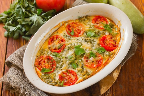 Запеканка из курицы с кабачками.Ингредиенты:Кабачки молодые — 1 шт.Грудка куриная — 250–300 ...