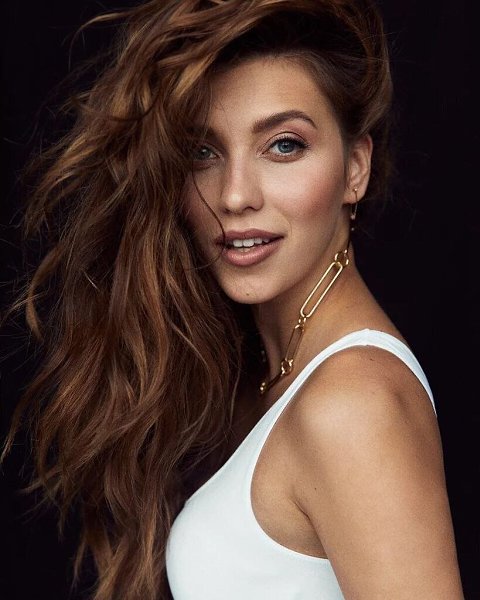 Лицом всемирно известного бренда Calzedonia стала Регина Тодоренко - 9