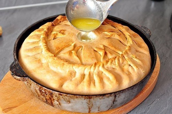 ПИРОГ С КАРТОФЕЛЕМ И МЯСОМ .ИНГРЕДИЕНТЫ: Тесто пресное: Сметана - 200 гр., Кефир (йогурт) - 150 ...