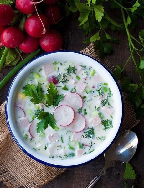 ВКУСНЕЙШАЯ ОКРОШКА НА КЕФИРЕ.ИНГРЕДИЕНТЫ: картофель — 2-3 шт яйца — 3 шт колбаса вареная — 250 г ...